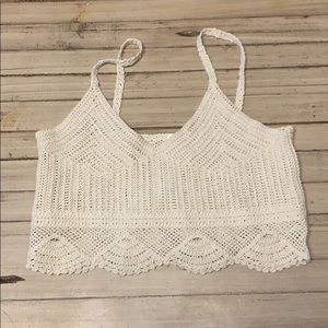👒3/$50 H&M crochet crop top